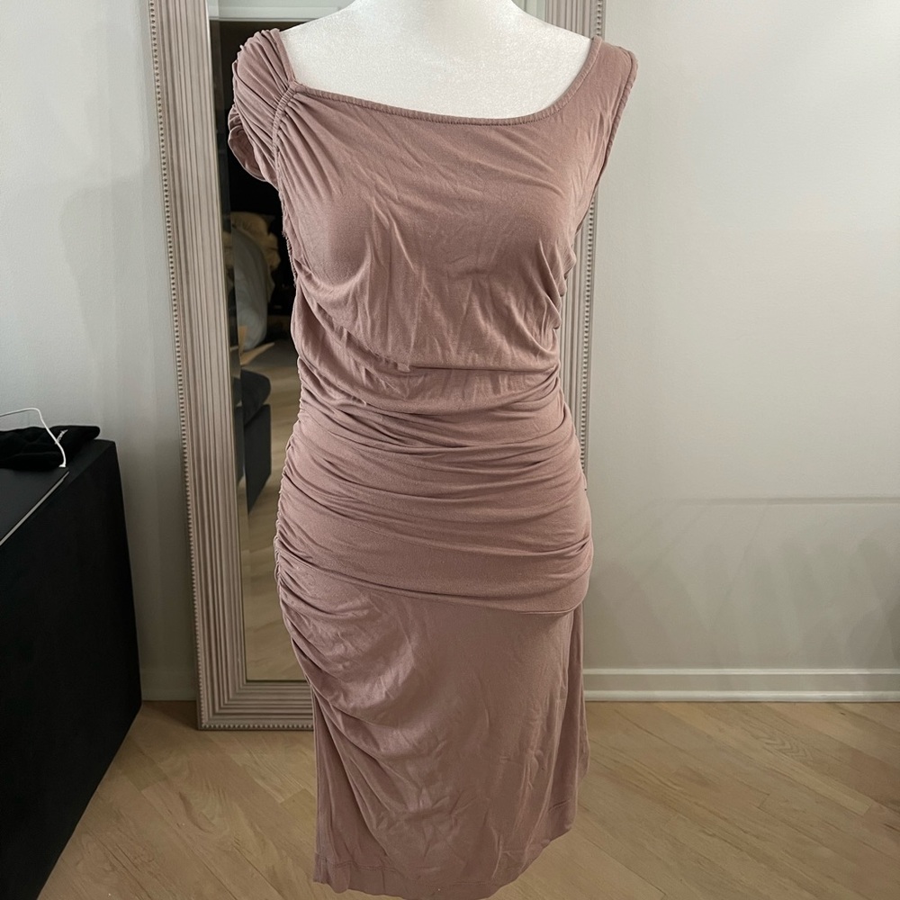 Fitted rouge dress